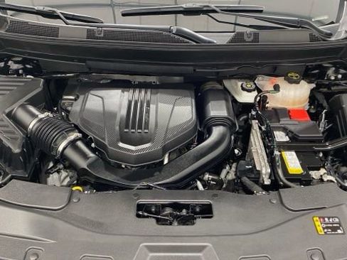 Used 2024 GMC Acadia Elevation image 8