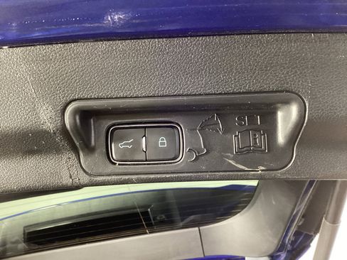 Used 2022 Ford Explorer XLT w/ Equipment Group 202A AWD/4WD image 15