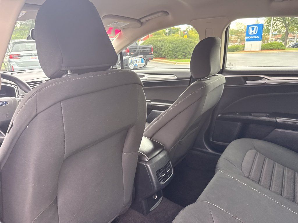 Used 2020 Ford Fusion SE FWD image 20