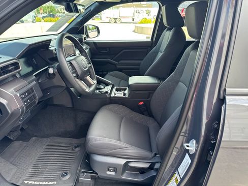 Certified 2025 Toyota Tacoma SR5 AWD/4WD image 9