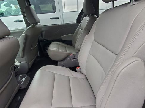 Used 2017 Toyota Sienna XLE w/ XLE Navigation Package AWD/4WD image 5