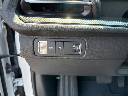 Used 2024 Chevrolet Traverse RS image 23