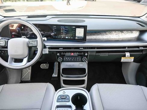 New 2026 Hyundai Ioniq 9 Calligraphy image 14