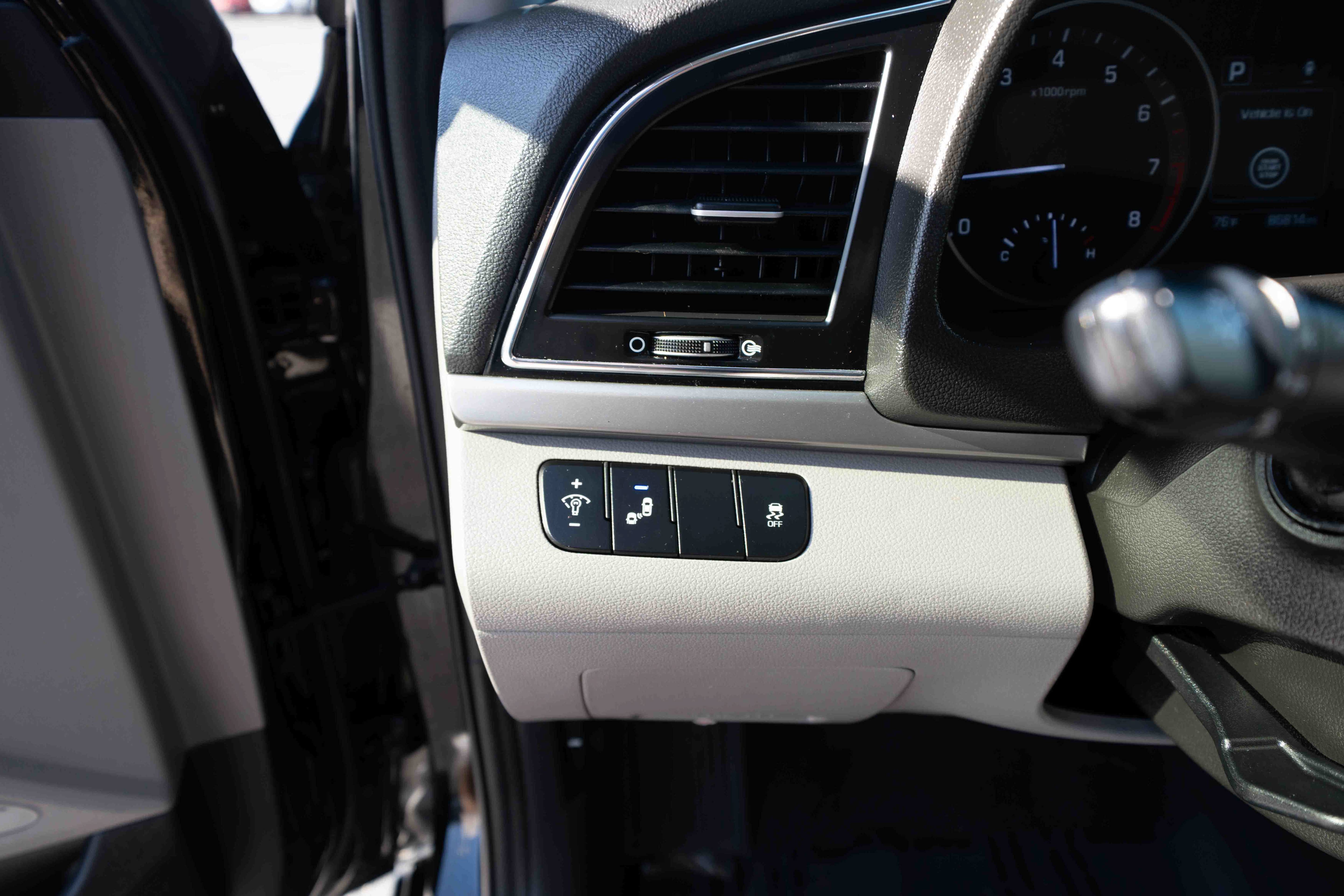 Used 2018 Hyundai Elantra Value Edition FWD image 11