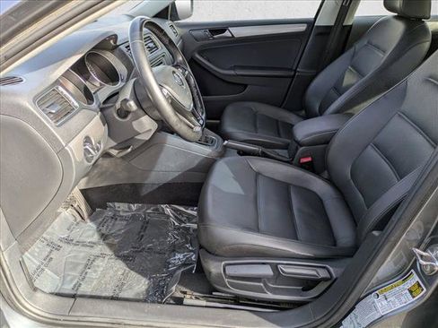 Used 2017 Volkswagen Jetta SE image 18