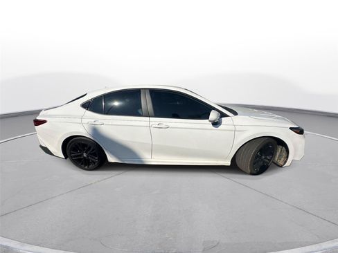 Used 2025 Toyota Camry SE w/ Convenience Package FWD image 5