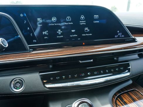 Used 2023 Cadillac Escalade Premium Luxury RWD image 22