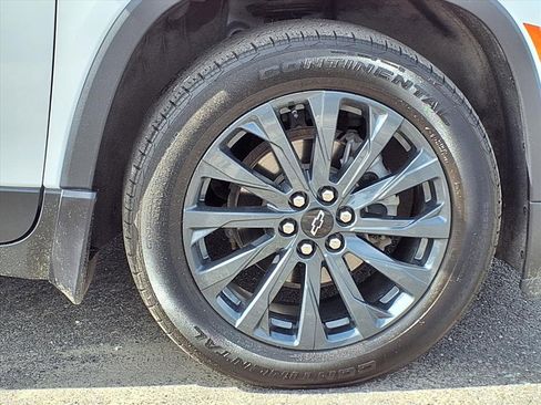 Used 2023 Chevrolet Traverse RS image 9