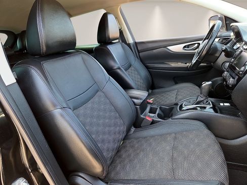 Used 2020 Nissan Rogue Sport SV w/ Technology Package FWD image 9