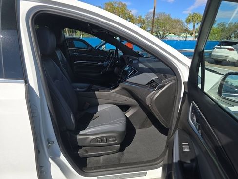 Used 2023 Buick Enclave Essence image 2