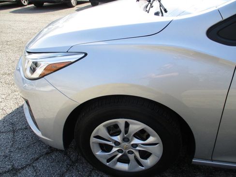 Used 2019 Chevrolet Cruze LS image 13