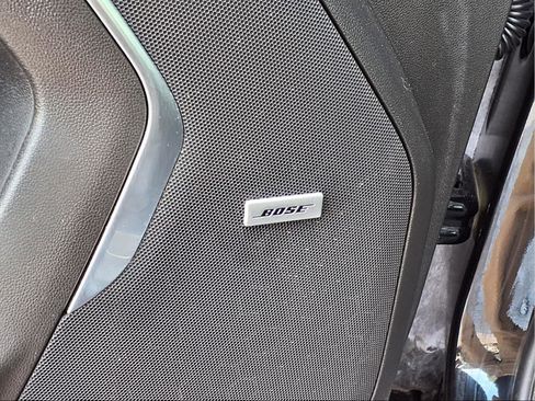 Used 2022 GMC Yukon XL SLT w/ SLT Luxury Package image 16