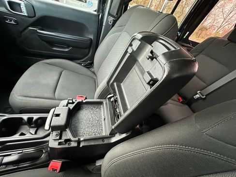 Used 2019 Jeep Wrangler Unlimited Sport S image 25