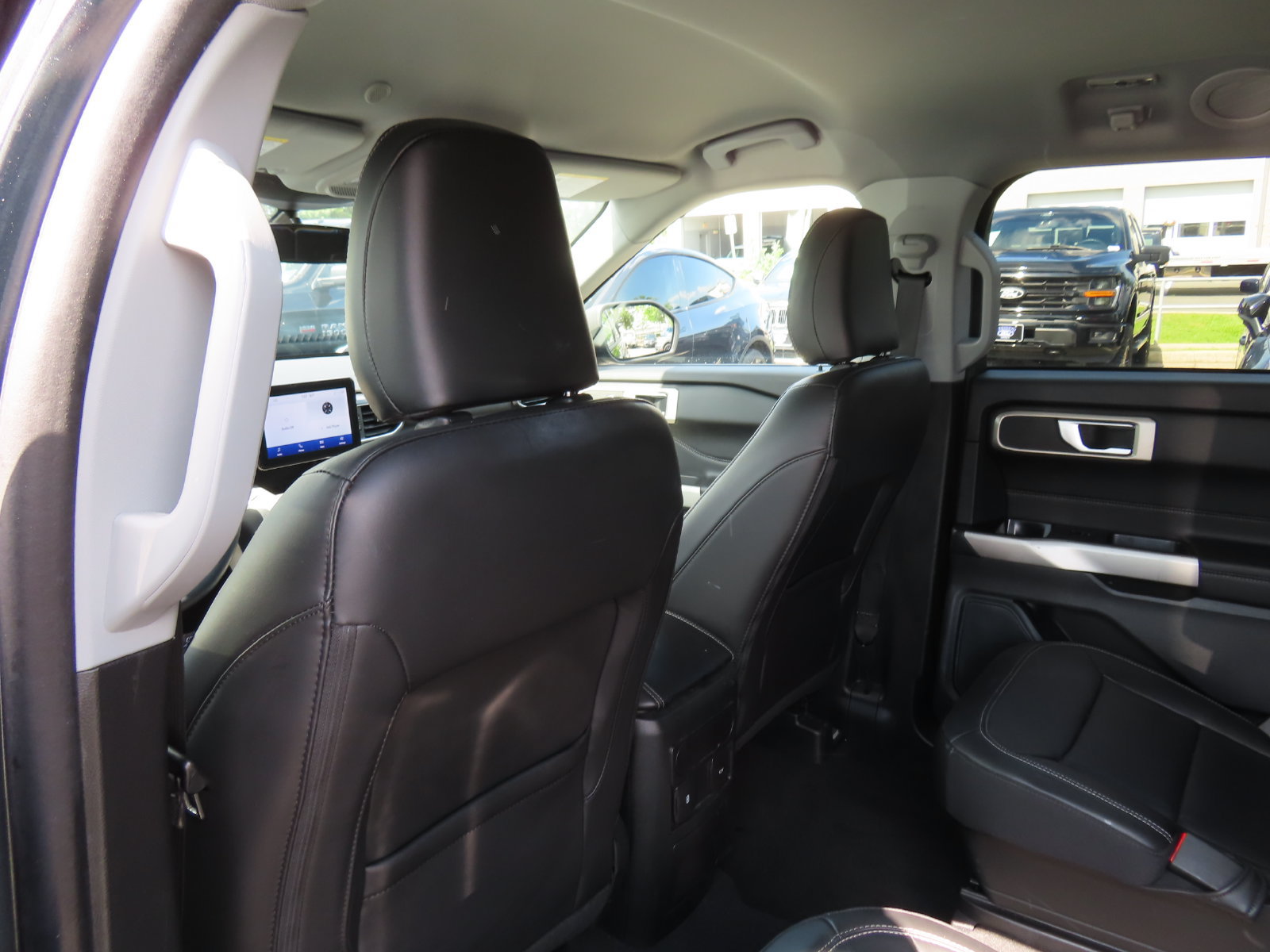 Certified 2023 Ford Explorer XLT w/ Equipment Group 202A AWD/4WD image 30