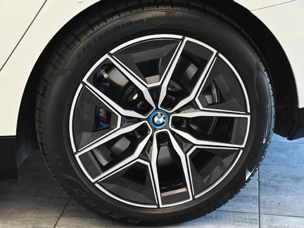 Used 2024 BMW i5 M60 w/ Premium Package AWD/4WD image 7