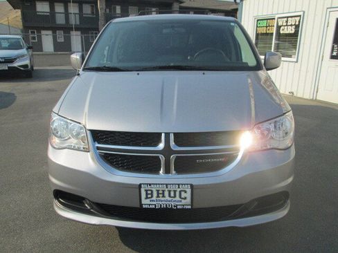 Used 2016 Dodge Grand Caravan SXT w/ Rear Park Assist Package FWD image 2