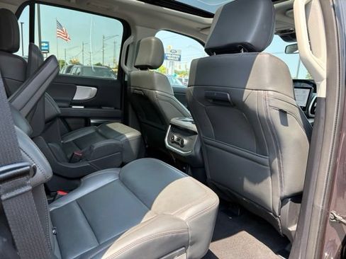 Used 2025 Ford Expedition Active AWD/4WD image 15