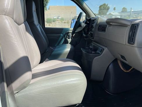 Used 2000 Chevrolet Express 3500 image 16