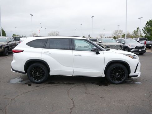 Used 2023 Toyota Highlander XSE image 4