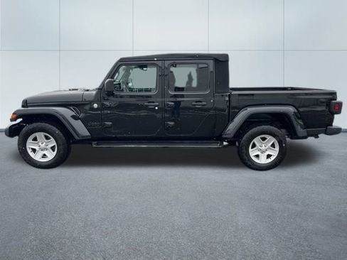 Used 2021 Jeep Gladiator Sport image 2