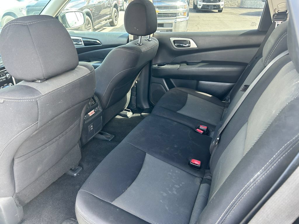 Used 2018 Nissan Pathfinder SV FWD image 30