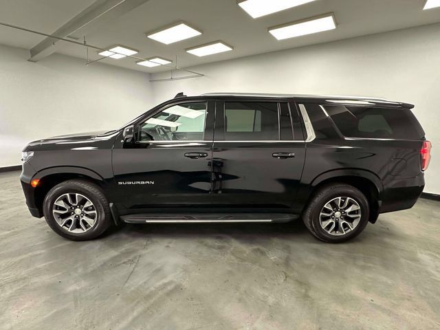 Used 2022 Chevrolet Suburban LT w/ LT Signature Plus Package AWD/4WD image 4