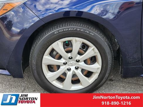 Used 2021 Toyota Corolla LE image 13