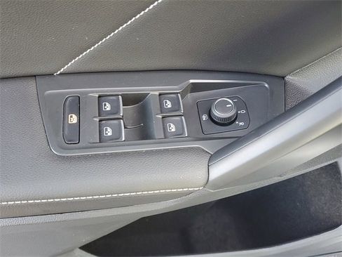 Certified 2024 Volkswagen Tiguan SE image 16