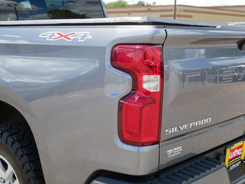 Used 2021 Chevrolet Silverado 1500 RST AWD/4WD image 17