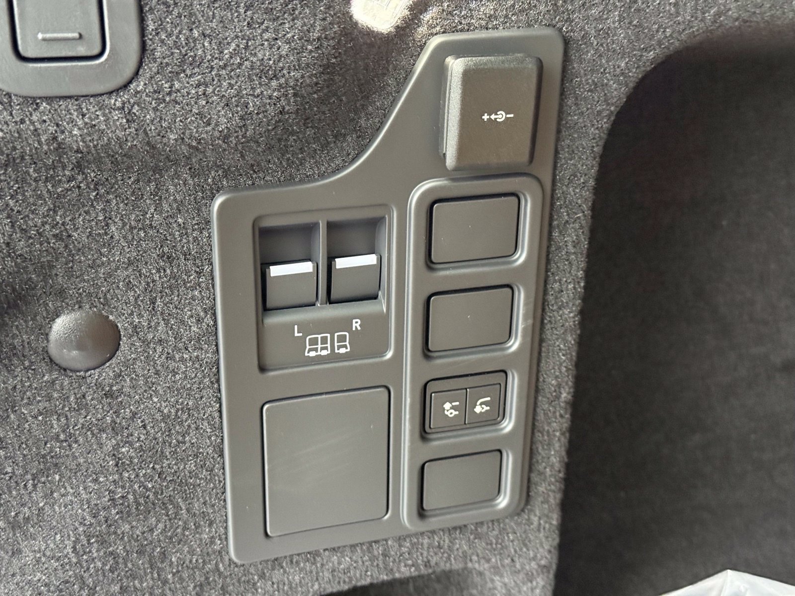 New 2026 Land Rover Discovery S AWD/4WD image 49
