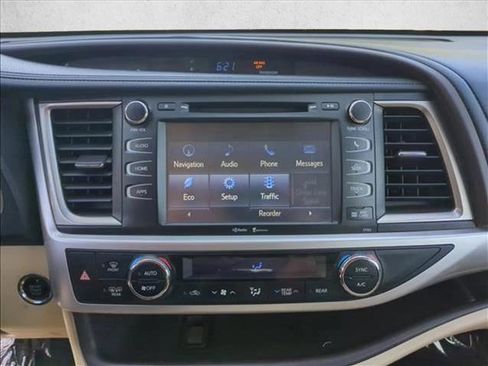 Used 2015 Toyota Highlander XLE image 17