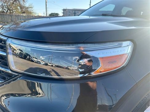 Used 2021 Ford Explorer XLT image 37