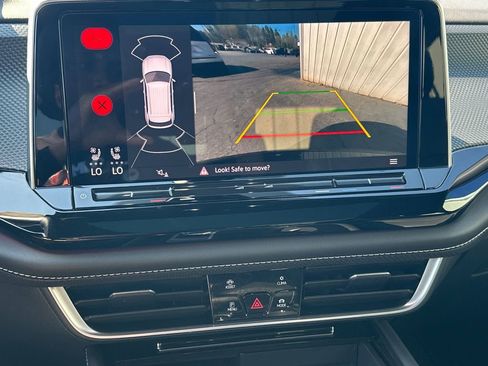 Used 2024 Volkswagen Atlas Cross Sport SEL R-Line image 31