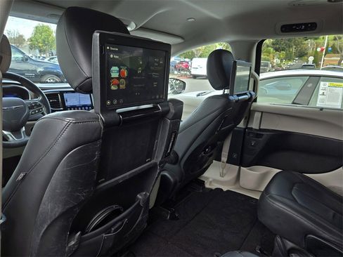 Used 2017 Chrysler Pacifica Touring-L Plus w/ Advanced Safetytec Group image 14