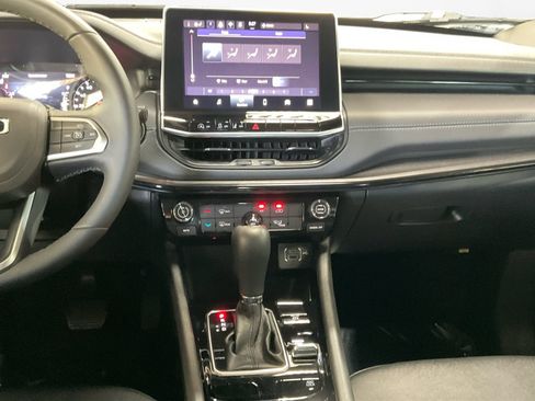 Used 2025 Jeep Compass Latitude w/ Altitude Special Edition AWD/4WD image 12