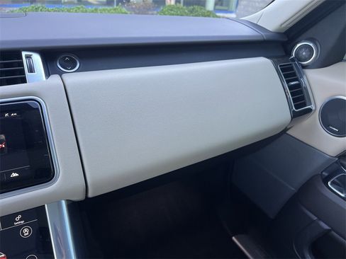 Used 2020 Land Rover Range Rover Sport HSE image 34