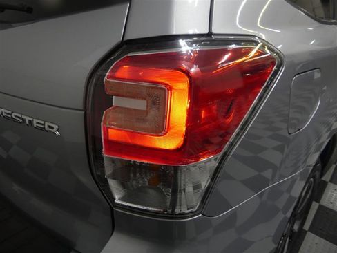 Used 2018 Subaru Forester 2.5i Premium image 16