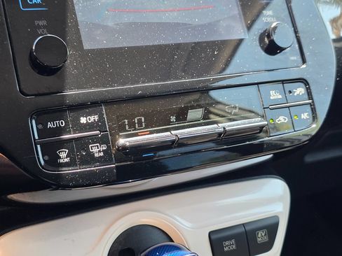 Used 2017 Toyota Prius One FWD image 37