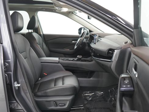 Used 2023 Nissan Rogue SL AWD/4WD image 11