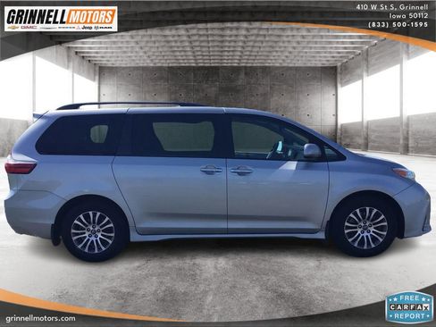 Used 2019 Toyota Sienna XLE w/ Carpet Mat Package FWD image 4