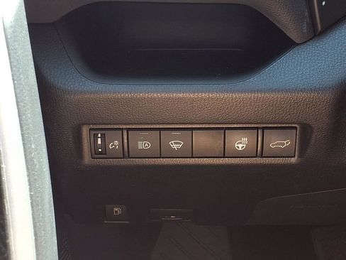 Used 2021 Toyota RAV4 XLE Premium AWD/4WD image 19
