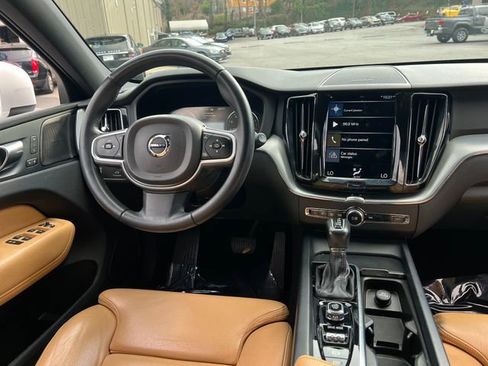 Used 2019 Volvo XC60 T5 Momentum w/ Multimedia Package image 18