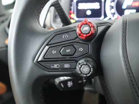 Used 2024 Lamborghini Revuelto image 11