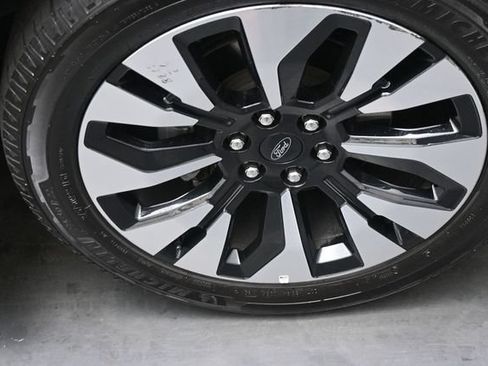 Used 2025 Ford Expedition Max Platinum w/ Driver's Package AWD/4WD image 31