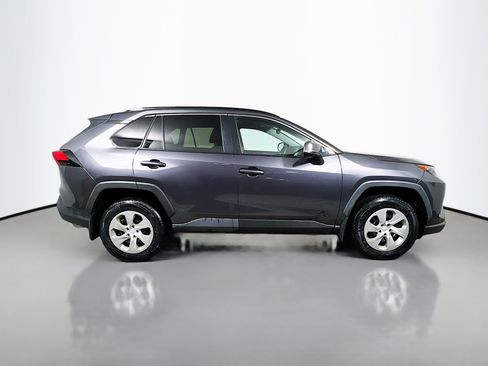 Used 2019 Toyota RAV4 LE FWD image 3