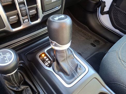 Used 2024 Jeep Wrangler Unlimited Sahara w/ Safety Group AWD/4WD image 14