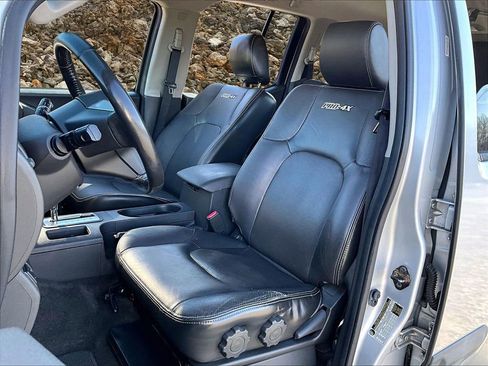 Used 2015 Nissan Xterra PRO-4X w/ Pro-4x Leather Package image 21