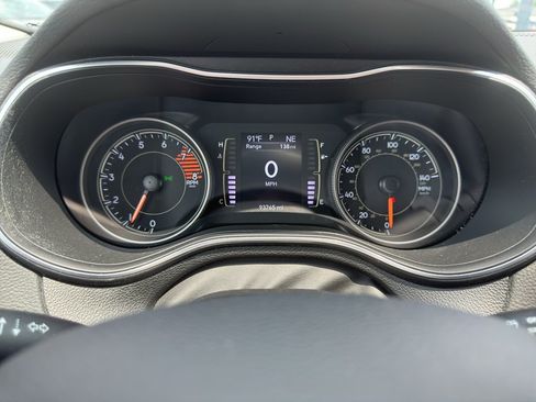 Used 2019 Jeep Cherokee Latitude w/ Popular Appearance Group AWD/4WD image 25