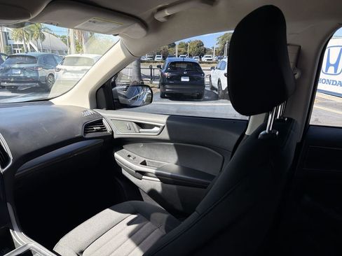 Used 2021 Ford Edge SE image 11