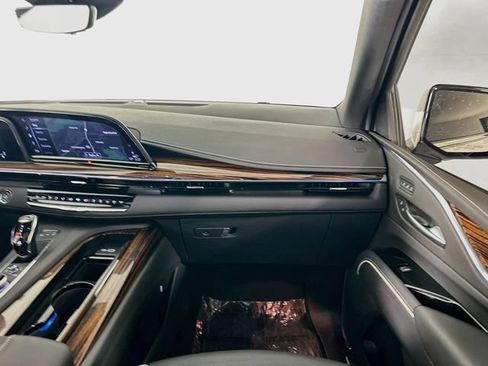 Used 2024 Cadillac Escalade Premium Luxury AWD/4WD image 24